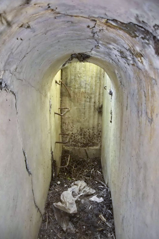 Ligne Maginot - OBERSAASHEIM OUVRAGE 1 - (Blockhaus pour arme infanterie) - Couloir avec vue sur l'entrée ouest en puits - D.Froehly