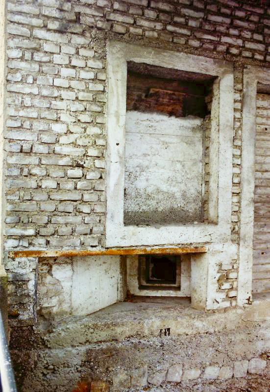 Ligne Maginot - Blockhaus RUE D'OR - Le second créneau vers l'est
Etat en 1991 - Alain Perouffe