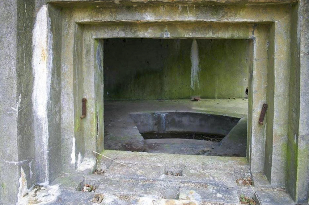 Ligne Maginot - WINDSTEIN - (Casemate d'artillerie) - Un des créneaux - GRAMI