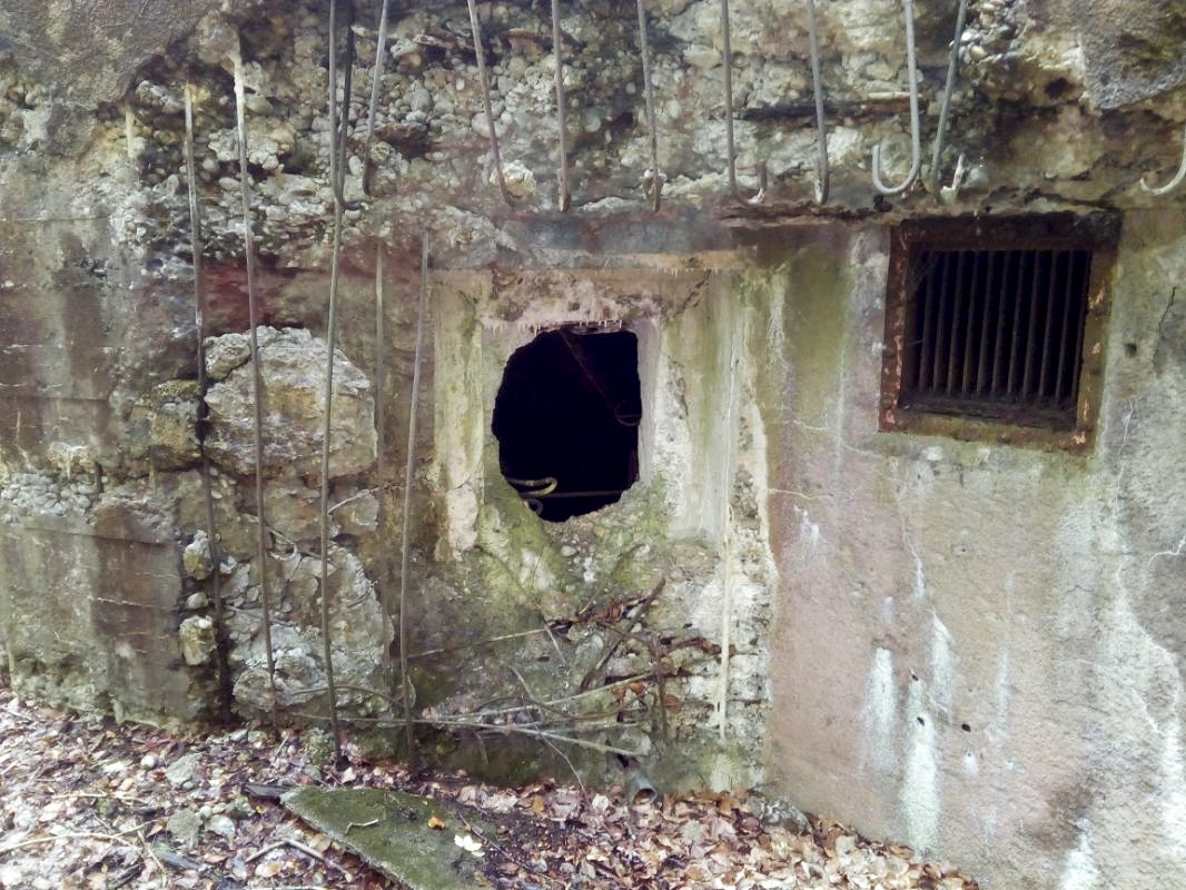 Ligne Maginot - MARKBACH - (Blockhaus pour arme infanterie) - Caponnière FM de gauche - donceuh