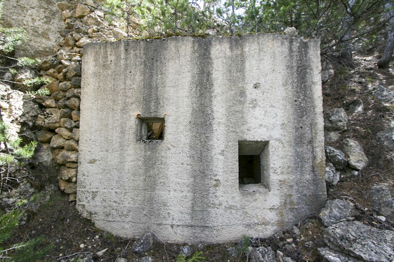 Ligne Maginot - CLOT DU POIN 1 - (Blockhaus pour arme infanterie) - Bloc inférieur - Alain Perouffe