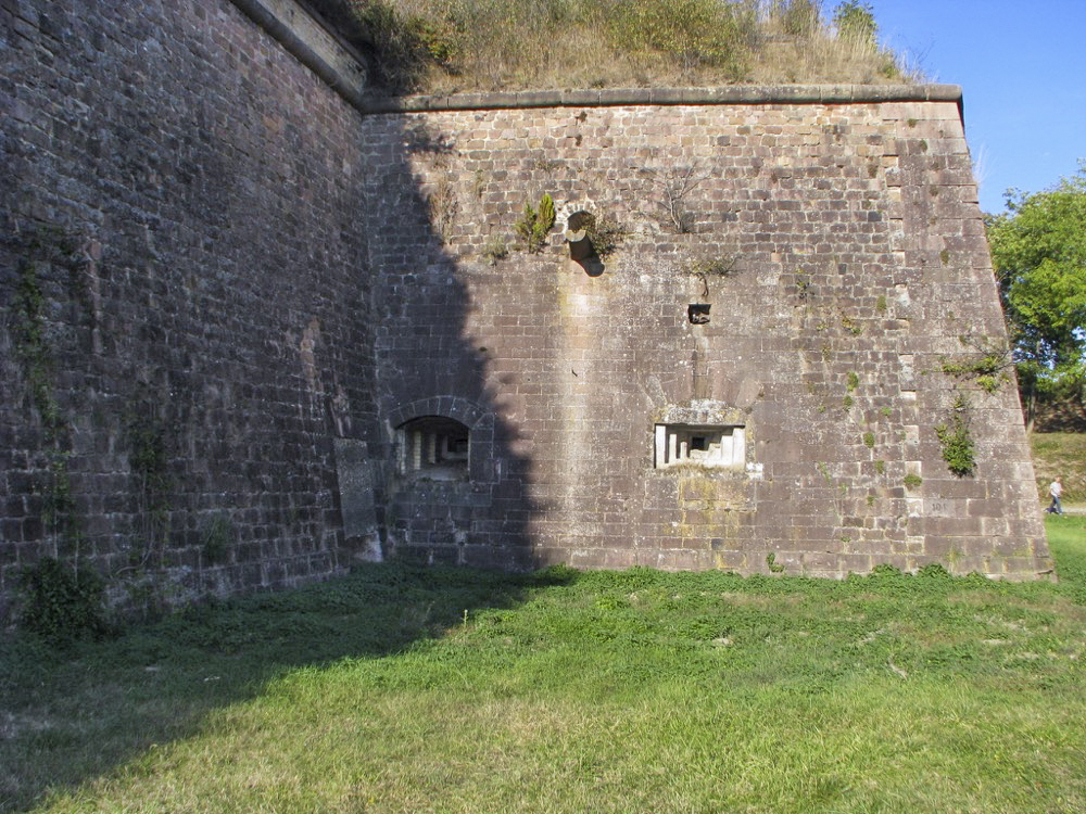 Ligne Maginot - TOUR BASTIONNEE 7 (I/28° RIF) - (PC de Quartier) - Embrasure sud - Antoine SCHOEN