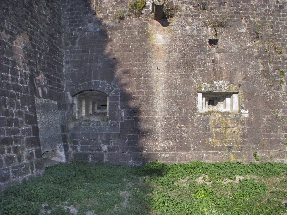 Ligne Maginot - TOUR BASTIONNEE 7 (I/28° RIF) - (PC de Quartier) - Embrasure sud - Antoine SCHOEN