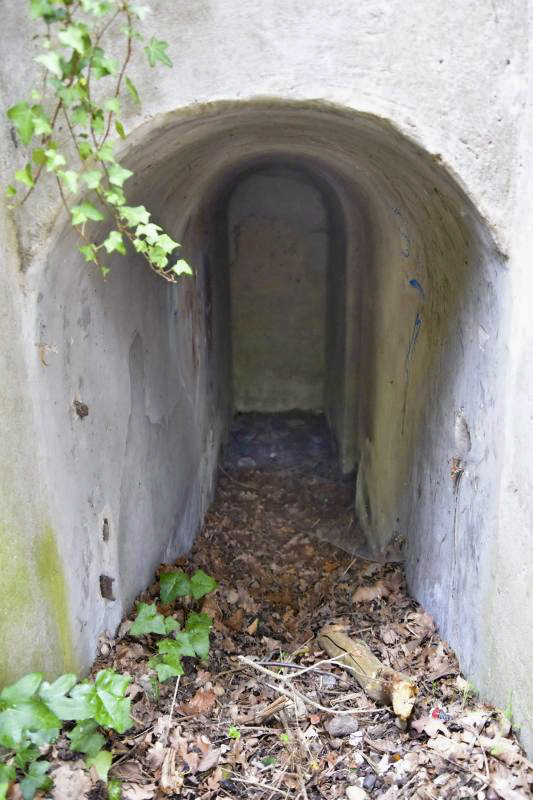 Ligne Maginot - WIDENSOLEN CANAL 3 - (Blockhaus pour arme infanterie) - Le couloir avec à droite l'accès à la coupole et au fond la niche à munitions. - Daniel Froehly