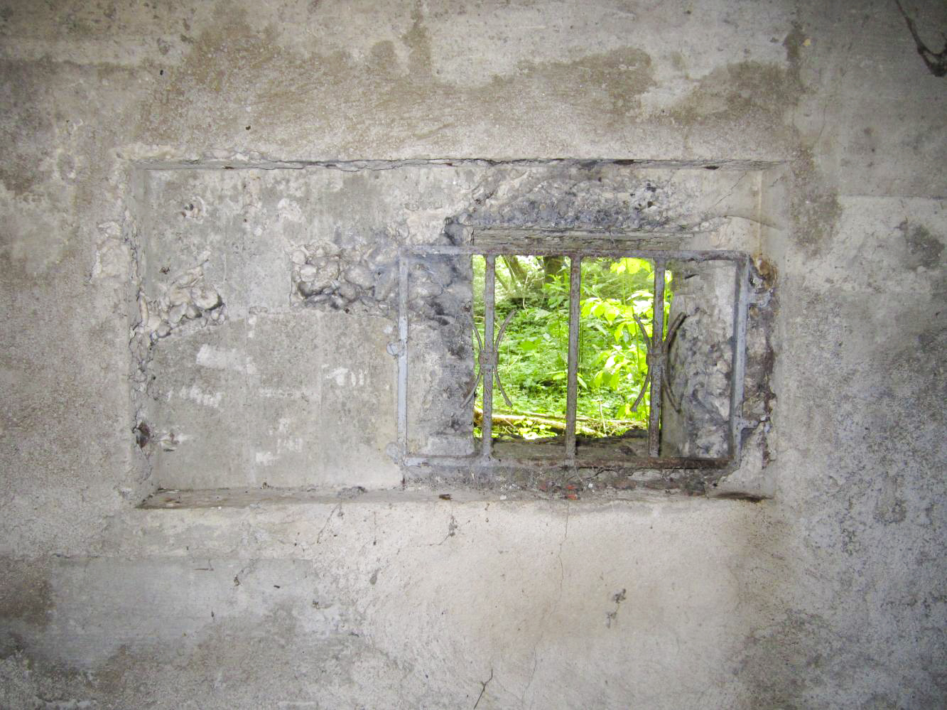 Ligne Maginot - 1 - UNTERJAEGERHOF - (PC de Sous-Quartier) - Détail créneau - Les Gardiens du Rhin