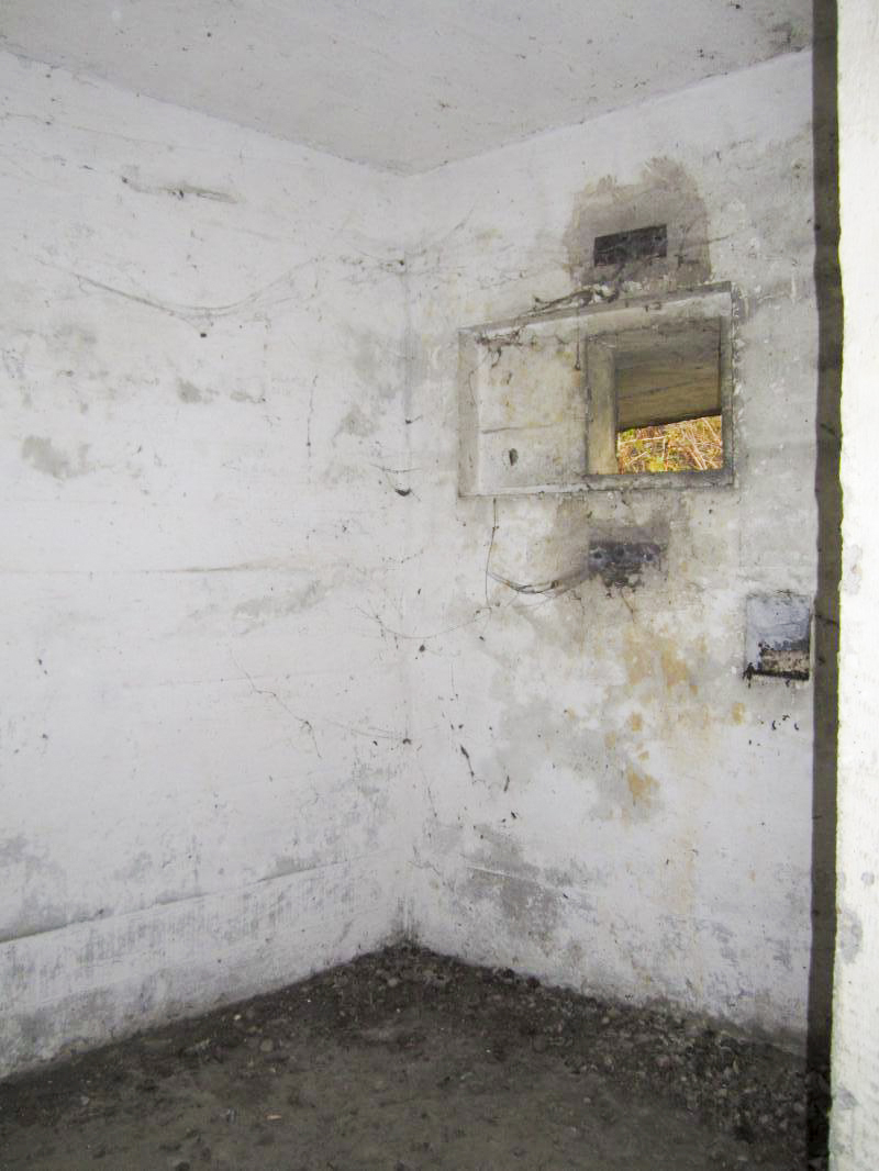Ligne Maginot - 30 - KLAEUBELSWOERTH NORD - (Blockhaus pour arme infanterie) - Chambre de tir, créneau sud - Gregory Fuchs