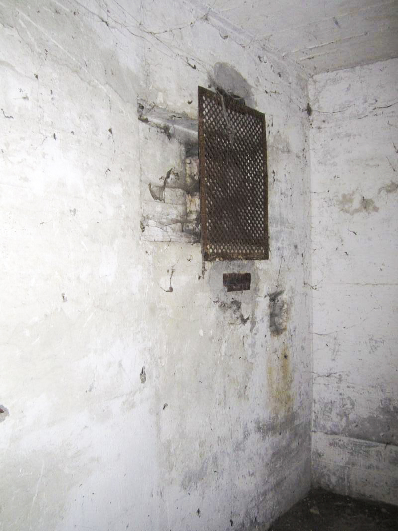 Ligne Maginot - 30 - KLAEUBELSWOERTH NORD - (Blockhaus pour arme infanterie) - Chambre de tir, créneau nord - Gregory Fuchs