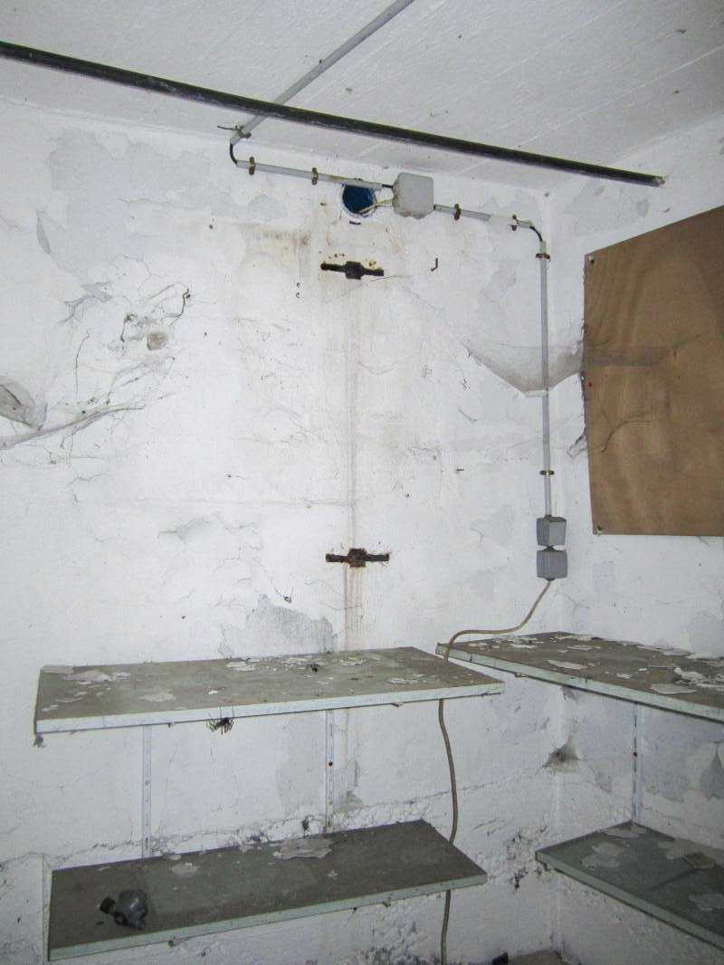 Ligne Maginot - 32 - WOLFSCHIESS SUD - (Blockhaus pour arme infanterie) - Chambre de tir, créneau nord (comblé) - Gregory Fuchs