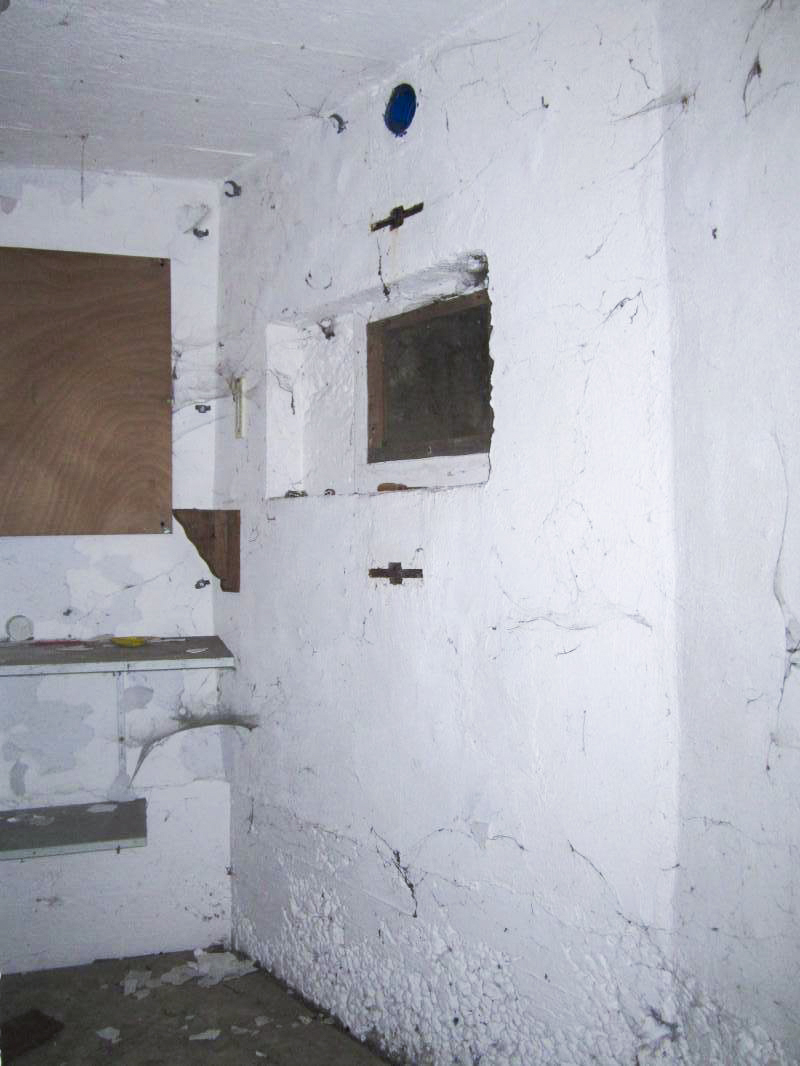 Ligne Maginot - 32 - WOLFSCHIESS SUD - (Blockhaus pour arme infanterie) - Chambre de tir, créneau sud - Gregory Fuchs