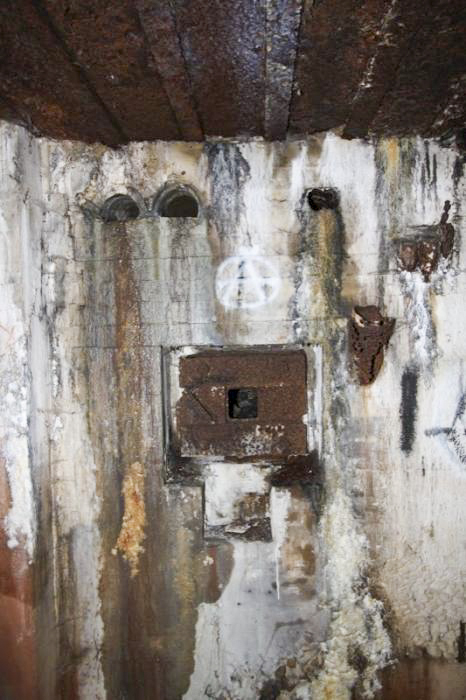 Ligne Maginot - 34 - THALERKOPF - (Casemate d'infanterie - Simple) - Créneau de défense de l'entrée - Les Gardiens du Rhin