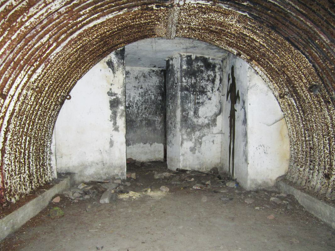 Ligne Maginot - 51 - BUSSIERES - (PC de Sous-Quartier) - Accès à la partie PC depuis la chambre de tir sud - Les Gardiens du Rhin