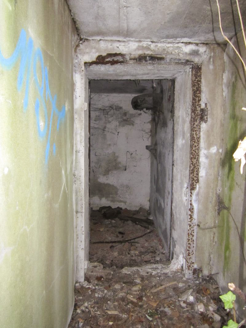 Ligne Maginot - 51 - BUSSIERES - (PC de Sous-Quartier) - Entrée chambre de tir sud - Les Gardiens du Rhin