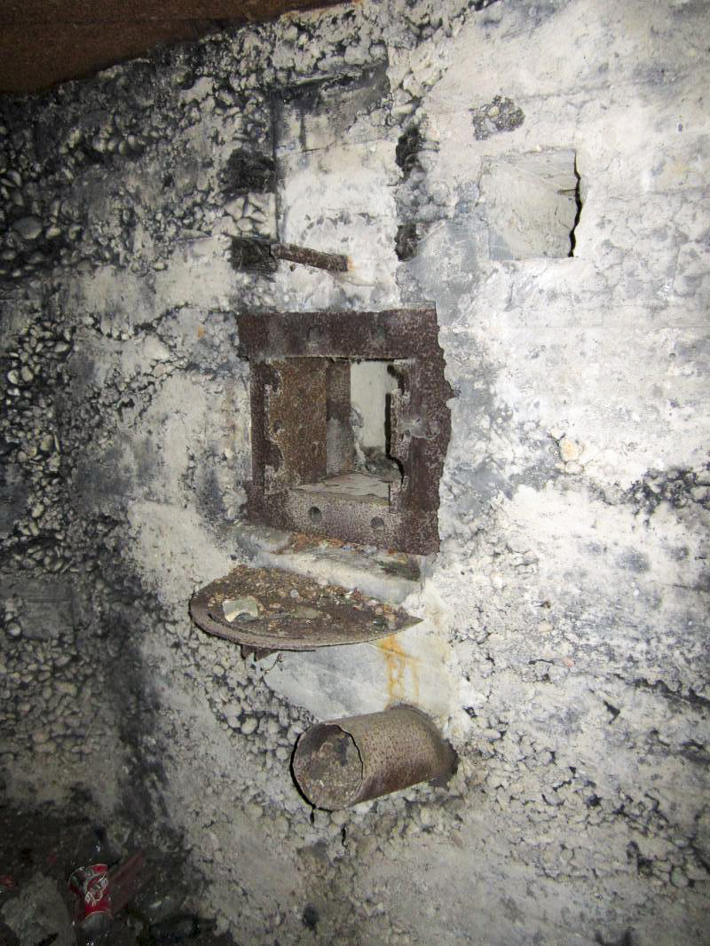 Ligne Maginot - 52 - BUSSIERES EST - (Blockhaus pour arme infanterie) - Détail créneau mitrailleuse nord - Les Gardiens du Rhin
