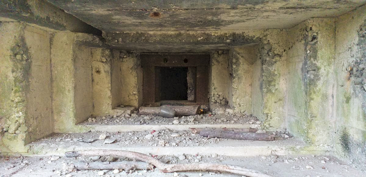 Ligne Maginot - 52 - BUSSIERES EST - (Blockhaus pour arme infanterie) - Détail créneau sud - Les Gardiens du Rhin