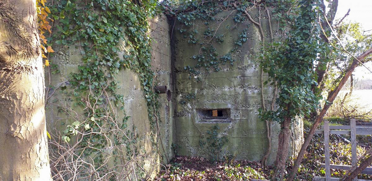 Ligne Maginot - 52 - BUSSIERES EST - (Blockhaus pour arme infanterie) - Créneau latéral de la caponnière - Les Gardiens du Rhin