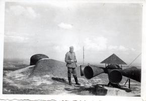 Ligne Maginot - HOCHWALD - (Ouvrage d'artillerie) - Les dessus de C6.
Sirène d'alerte probablement installée par les allemands
