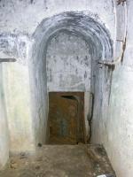 Ligne Maginot - FROHMUHL (PC DU QUARTIER KAPELLENHOF - II/153° RIF) - (Abri) - Départ de l'égout visitable
Noter les traces des deux câbles téléphonique entrant dans l'abri.