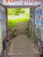 Ligne Maginot - SOETRICH - A11 - (Ouvrage d'artillerie) - Entrée des hommes
Vue vers l'extérieur de la porte. Noter la passerelle rétractable.
