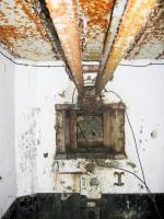 Ligne Maginot - SOETRICH - A11 - (Ouvrage d'artillerie) - Entrée des hommes
Rail du canon de 37 au-dessus du créneau mixte JM / AC37