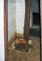 Ligne Maginot - SOETRICH - A11 - (Ouvrage d'artillerie) - Entrée des hommes
Douche rajoutée dans l'EH prévue pour les premiers soins aux gazés: déshabillage, douche et rhabillage