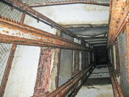 Ligne Maginot - SOETRICH - A11 - (Ouvrage d'artillerie) - Entrée des hommes
Puits de descente.
Cage du monte-charge