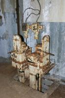 Ligne Maginot - SOETRICH - A11 - (Ouvrage d'artillerie) - Bloc 3
Etage intermédiaire, casemate des mortiers de 81 mm
Les norias électriques permettant l'alimentation en munition depuis le magasin situé à l'étage inférieur