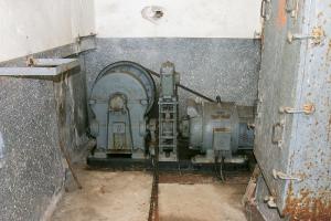 Ligne Maginot - SOETRICH - A11 - (Ouvrage d'artillerie) - Bloc 4
Pied du bloc, la machinerie du monte-charge BDR (Daudet Donon Roussel)