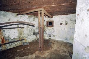 Ligne Maginot - SAEGEMUHLE - (Blockhaus pour arme infanterie) - Chambre de tir Est
A gauche l'emplacement des lits de l'équipage