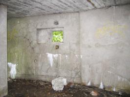 Ligne Maginot - HAUTE DIGUE 8 - (Blockhaus pour arme infanterie) - Chambre de tir
Créneau mitrailleuse gauche