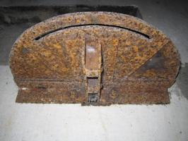 Ligne Maginot - HAUTE DIGUE 7 - (Blockhaus pour arme infanterie) - Chambre de tir
Détail guide circulaire créneau mitrailleuse gauche