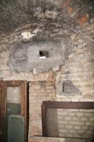 Ligne Maginot - NEUF-EMPERT 2 - (Blockhaus pour arme infanterie) - Détail de créneau de l'intérieur, remarquez la 'niche' créée pour le pied droit du trépied de la mitrailleuse