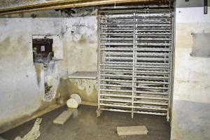 Ligne Maginot - SPORENINSEL - (Casemate d'infanterie - Double) - Chambre de tir nord 
Créneau FM de défense de l'entrée et casier à obus de 47