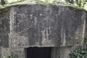 Ligne Maginot - HERRENFELD (II/34°RIF ) - (PC de Quartier) - Abri 6
Dessus de l'entrée avec son cartouche du 326 ?