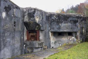 Ligne Maginot - HOCHWALD - (Ouvrage d'artillerie) - Bloc 13
Un créneau pour obusier de 135 mm, une casemate d'infanterie pour jumelages de mitrailleuses et canon de 47 antichar