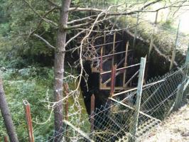 Ligne Maginot - HOCHWALD - (Ouvrage d'artillerie) - Bloc 16
Potences à barbelés destinés à empêcher un assaut d'infanterie par les dessus