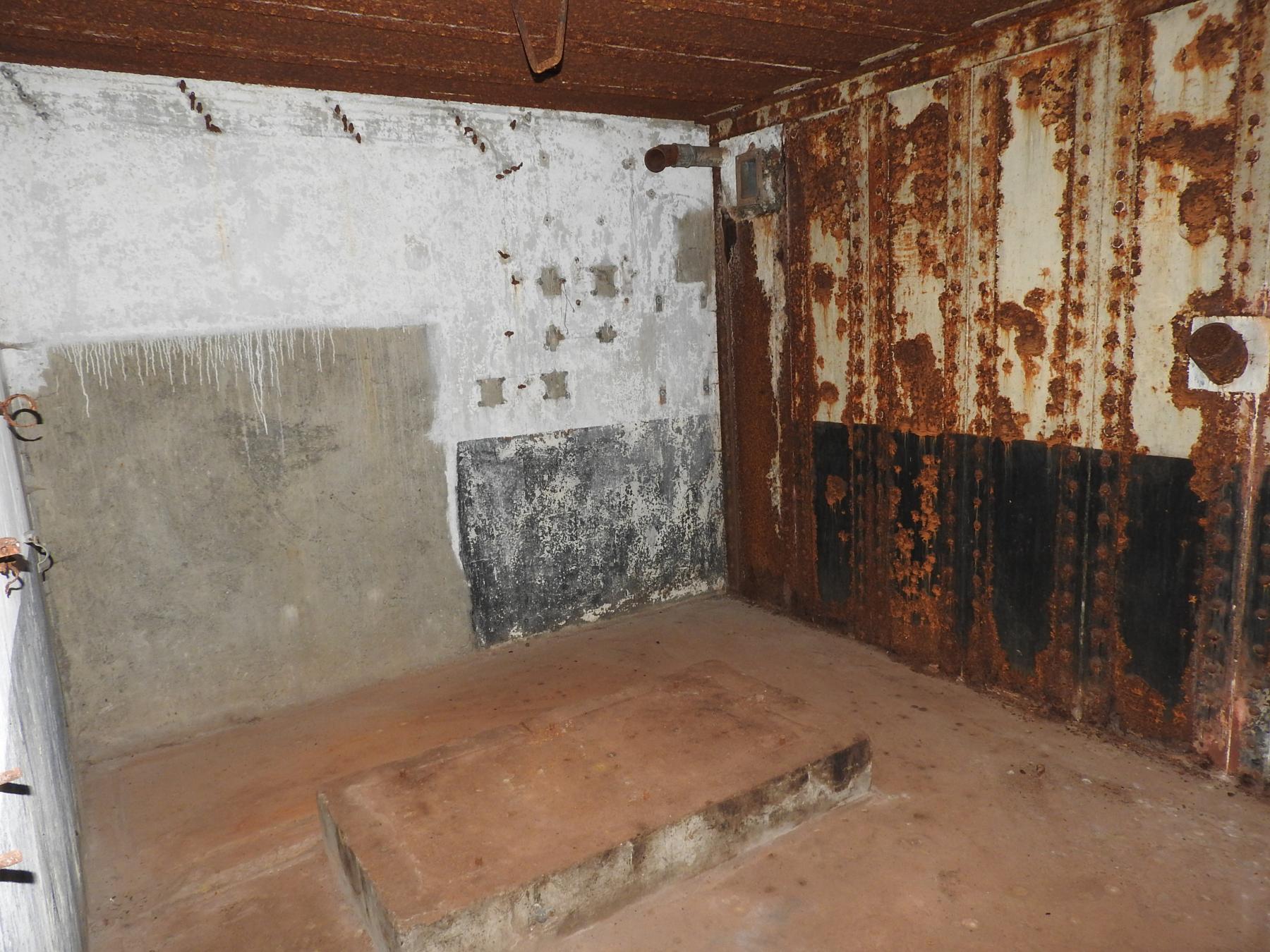 Ligne Maginot - GRAFENWEIHER CENTRE - (Casemate d'infanterie - Simple) - La chambre de tir Est avec l'emplacement d'un réservoir d'eau - STENGER Mathieu