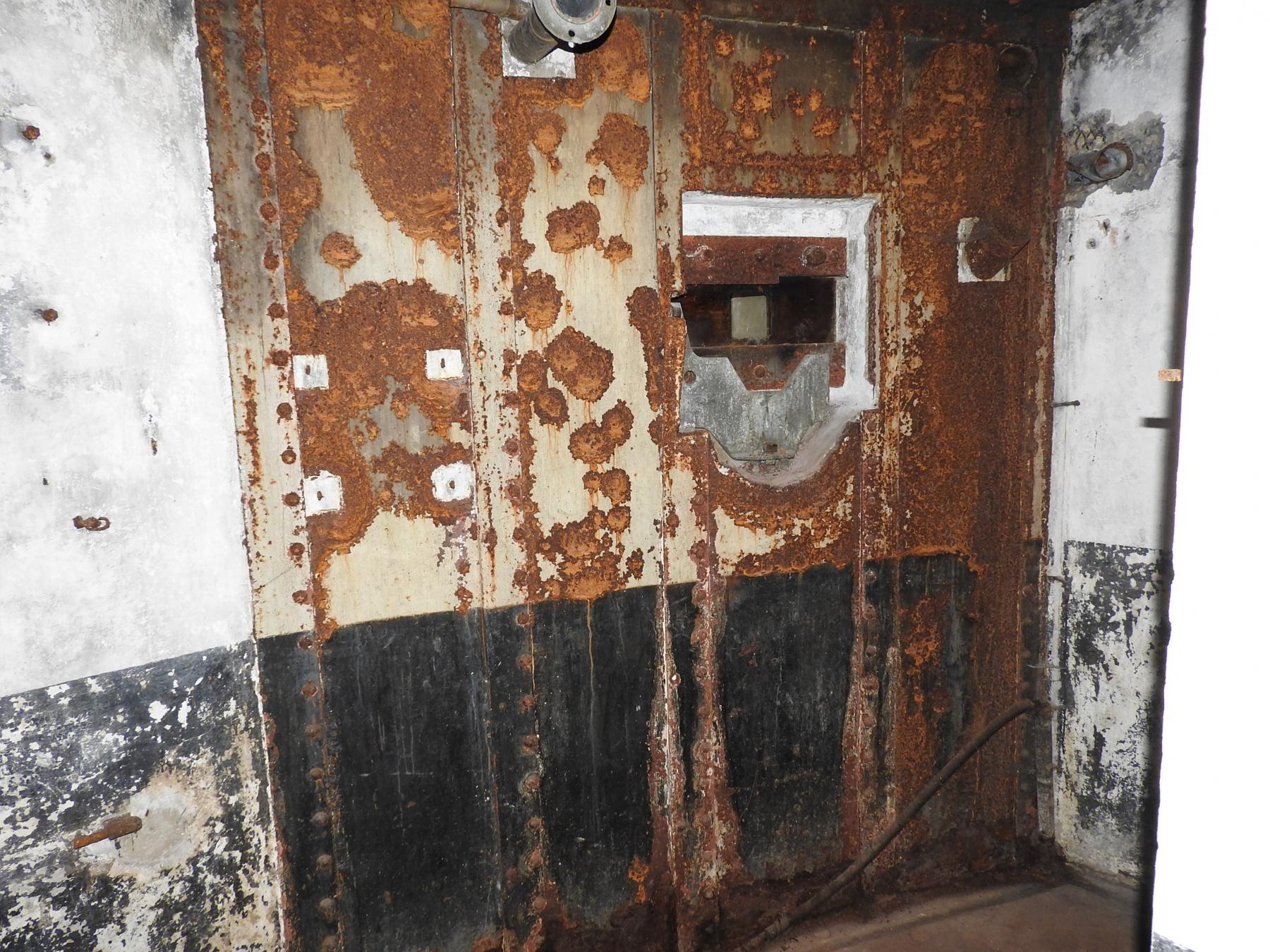 Ligne Maginot - GRAFENWEIHER CENTRE - (Casemate d'infanterie - Simple) - Un créneau FM de défense rapproché - STENGER Mathieu