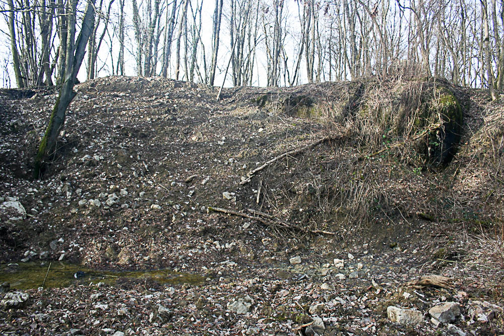 Ligne Maginot - SOETRICH - A11 - (Ouvrage d'artillerie) - Entrée des hommes
Le bloc disparaît presqu'entièrement sous les gravas - Michel Teiten