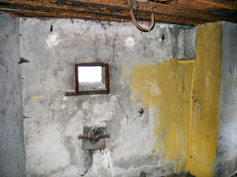 Ligne Maginot - 420D - ROUTE DU RHIN - (Blockhaus pour canon) - Embrasure couvrant la route - Les Gardiens du Rhin
