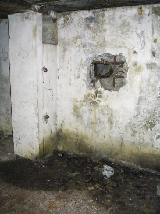 Ligne Maginot - 420C - DAVOUST (I° / 172° RIF) - (PC de Quartier) - Embrasure ouest - Antoine SCHOEN