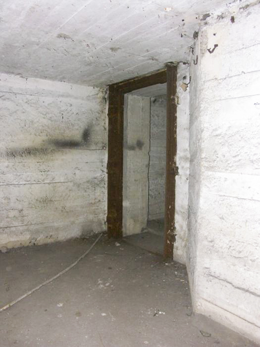 Ligne Maginot - 420C - DAVOUST (I° / 172° RIF) - (PC de Quartier) - Vue de la seconde entrée dans les sous sols de la caserne Dessaix - Pascal LAMBERT