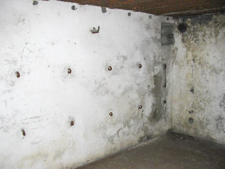 Ligne Maginot - 420C - DAVOUST (I° / 172° RIF) - (PC de Quartier) - Chambre de troupes
Remarquer les crochet de hamacs - Antoine SCHOEN