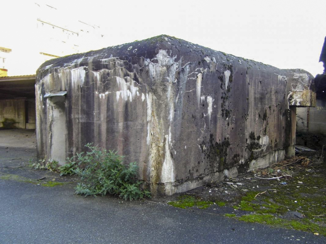 Ligne Maginot - PORT DU RHIN CENTRE 11 - (Blockhaus pour arme infanterie) - L'entrée et la visière du créneau est - Charley MEGE