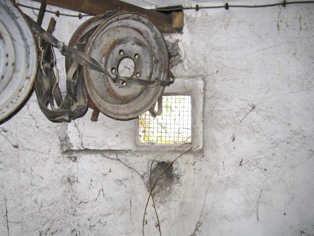 Ligne Maginot - PORT DU RHIN CENTRE 11 - (Blockhaus pour arme infanterie) - Créneau est - Les Gardiens du Rhin