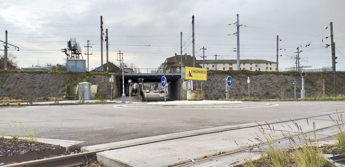 Ligne Maginot - PORT DU RHIN CENTRE 9 - (Blockhaus pour arme infanterie) - Direction de tir (rue Coulaux, passage de la voie ferrée Strasbourg-Kehl) - Les Gardiens du Rhin
