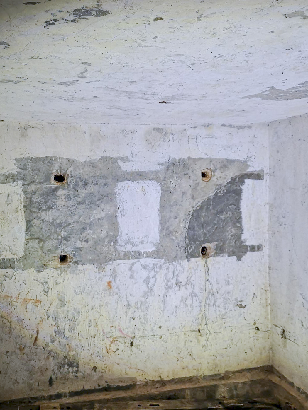 Ligne Maginot - V - (Chambre de coupure) - L'ancien emplacement du répartiteur téléphonique, aujourd'hui disparu. - DK_Antoine4