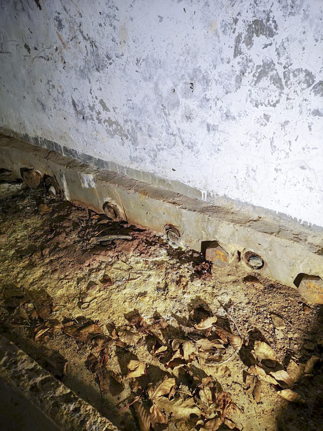 Ligne Maginot - V - (Chambre de coupure) - Arrivée (ou départ) des câbles téléphoniques. - DK_Antoine4