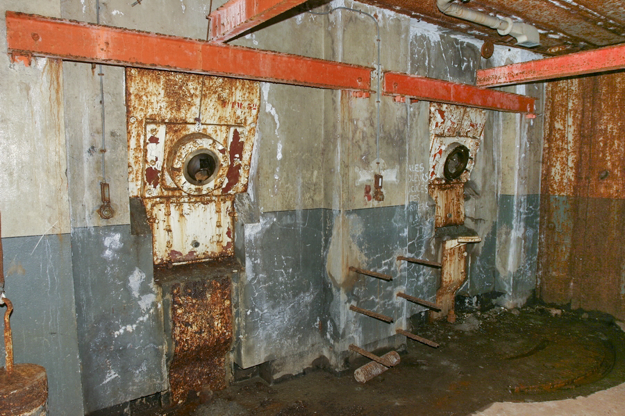 Ligne Maginot - SOETRICH - A11 - (Ouvrage d'artillerie) - Bloc 3
Etage intermédiaire, casemate des mortiers de 81 mm - ZEIG Marc