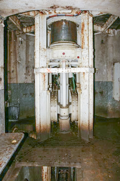 Ligne Maginot - SOETRICH - A11 - (Ouvrage d'artillerie) - Bloc 4
L'étage inférieur de la tourelle de 135mm - ZEIG Marc