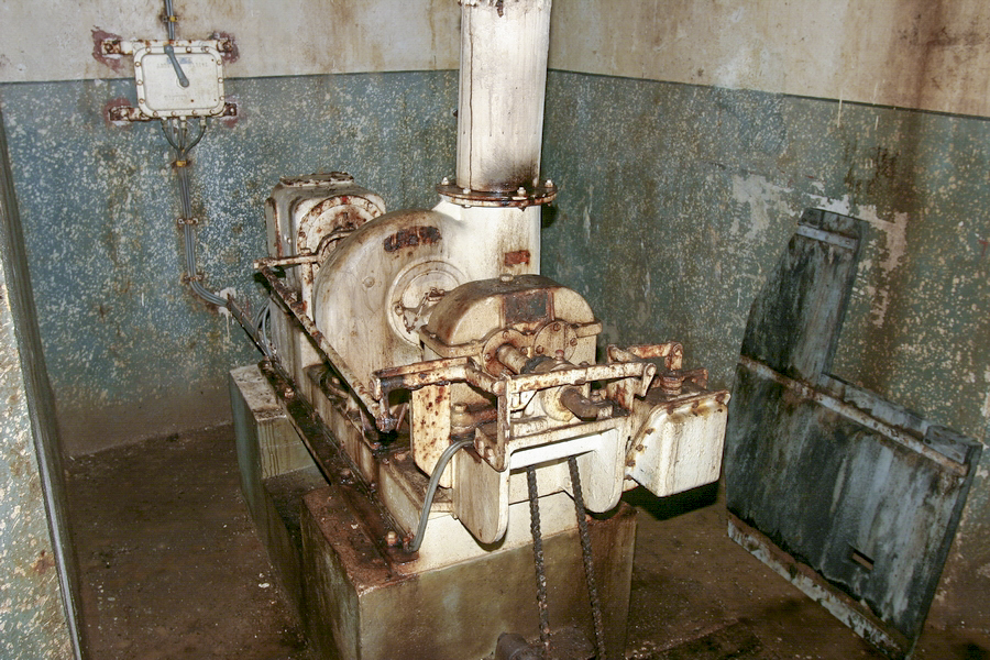 Ligne Maginot - Ouvrage d'artillerie de SOETRICH - Bloc 4
Le système de ventilation spécifique de la tourelle de 135mm - ZEIG Marc